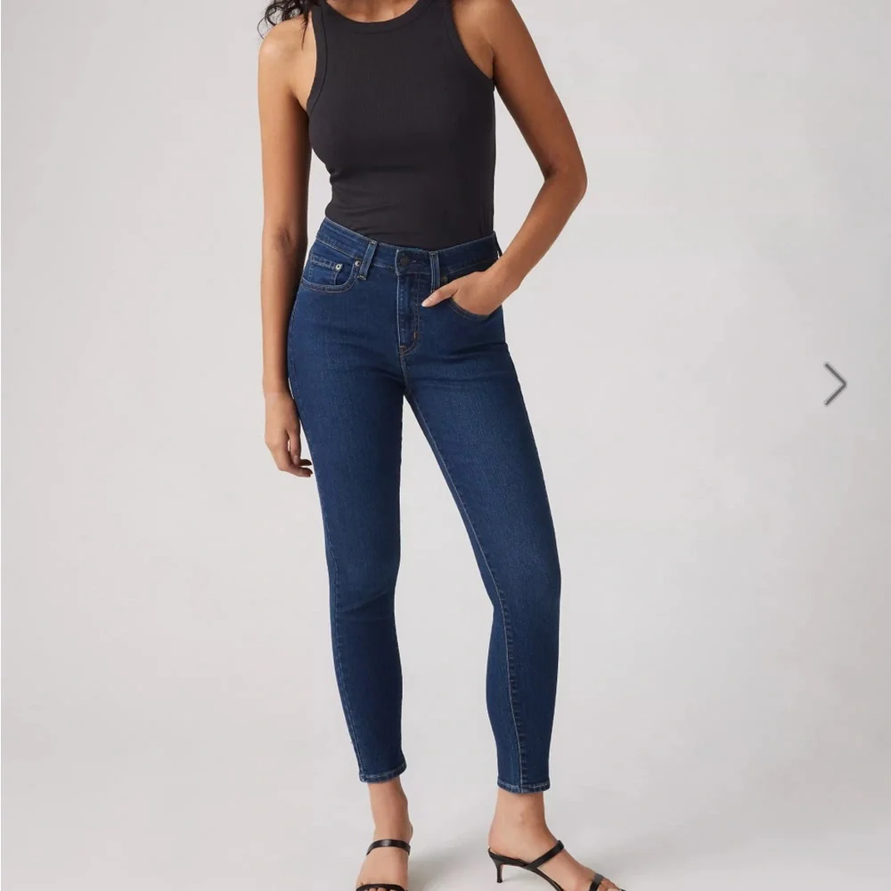Levi's NWT SIZE 6 28 X 30 stretch High-Rise Skinny Jeans - Dark Blue